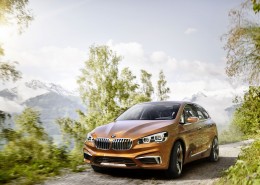 2013款宝马Active Tourer Outdoor轿车桌面壁纸