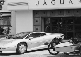 捷豹XJ220跑车桌面壁纸