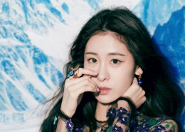 美女歌手张碧晨桌面壁纸