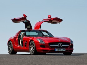 2010 Mercedes Benz SLS AMG梅赛德斯奔驰桌面壁纸