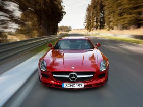 2010 Mercedes Benz SLS AMG梅赛德斯奔驰桌面壁纸