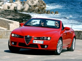 意大利Alfa Romeo Spider跑车桌面壁纸