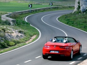意大利Alfa Romeo Spider跑车桌面壁纸