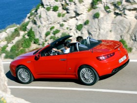 意大利Alfa Romeo Spider跑车桌面壁纸