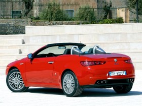 意大利Alfa Romeo Spider跑车桌面壁纸