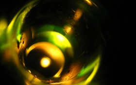 BK摄影作品《酒瓶里的风景》桌面壁纸