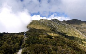 高山白云公路桌面壁纸