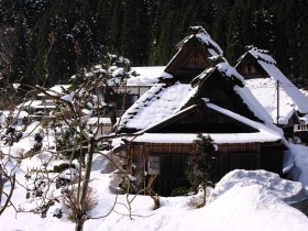 雪中小屋桌面桌面壁纸