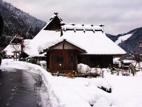 雪中小屋桌面桌面壁纸