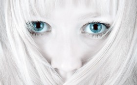 超大女性面部写真桌面壁纸
