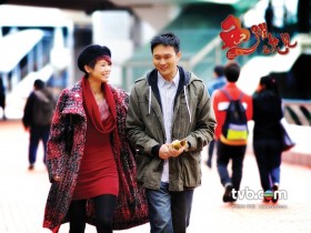 《鱼跃在花见》桌面壁纸