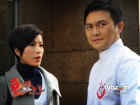 《鱼跃在花见》桌面壁纸