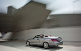 2011款奔驰E-Class Cabriolet跑车桌面壁纸