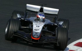 奔驰F1 McLaren MP4-24赛车桌面壁纸