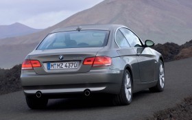 宝马335i Coupé跑车桌面壁纸
