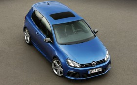 2010款大众Golf R轿车桌面壁纸