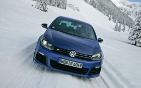 2010款大众Golf R轿车桌面壁纸