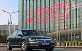 2011款大众辉腾轿车桌面壁纸