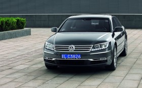 2011款大众辉腾轿车桌面壁纸