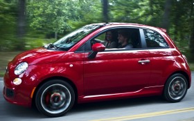 2011款菲亚特500 Sport跑车桌面壁纸