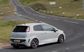 2011款菲亚特朋多Evo Abarth跑车桌面壁纸