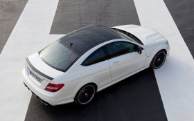 2012款奔驰C63 AMG Coupe跑车桌面壁纸