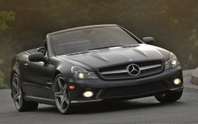 2011款奔驰SL550 Night Edition跑车桌面壁纸