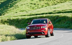 2012款Jeep大切诺基SRT8吉普桌面壁纸