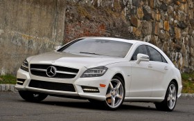 2012款奔驰CLS550轿车桌面壁纸
