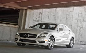 2012款奔驰CLS550轿车桌面壁纸