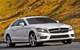 2012款奔驰CLS550轿车桌面壁纸