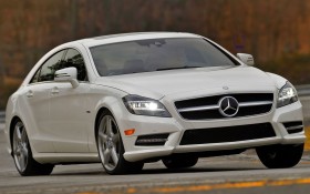 2012款奔驰CLS550轿车桌面壁纸