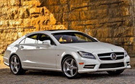 2012款奔驰CLS550轿车桌面壁纸