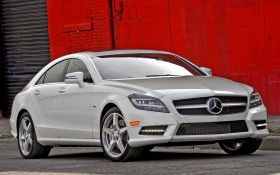 2012款奔驰CLS550轿车桌面壁纸