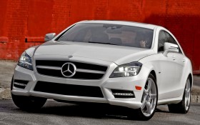 2012款奔驰CLS550轿车桌面壁纸