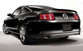 2011款福特野马V6跑车桌面壁纸