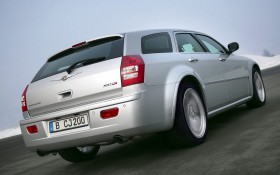 克莱斯勒300C SRT-8轿车桌面壁纸