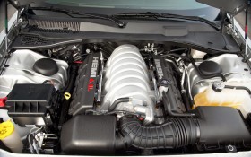 克莱斯勒300C SRT-8轿车桌面壁纸
