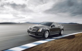 2011款凯迪拉克CTS-V Coupe轿车桌面壁纸
