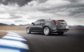 2011款凯迪拉克CTS-V Coupe轿车桌面壁纸