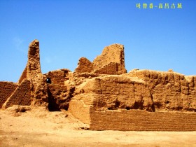 吐鲁番和巴音景色桌面壁纸