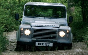 路虎Defender 110越野车桌面壁纸