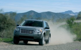 路虎Freelander 2越野车桌面壁纸