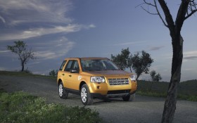 路虎Freelander 2越野车桌面壁纸