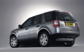 路虎Freelander 2越野车桌面壁纸