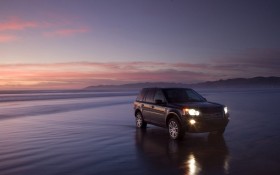 路虎Freelander 2越野车桌面壁纸