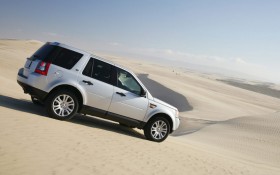 路虎Freelander 2越野车桌面壁纸