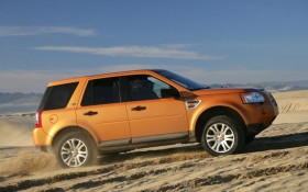 路虎Freelander 2越野车桌面壁纸
