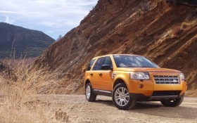 路虎Freelander 2越野车桌面壁纸