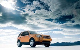路虎Freelander 2越野车桌面壁纸